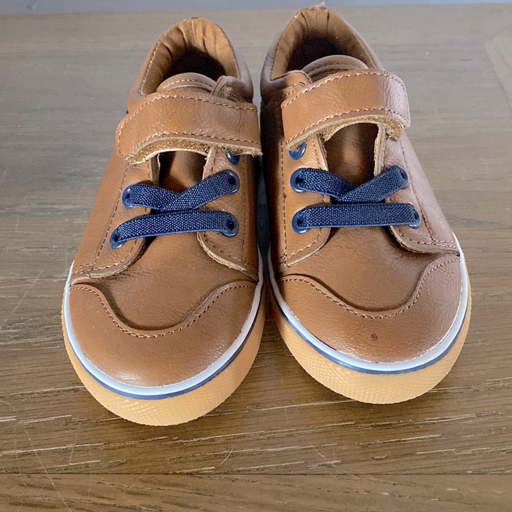 Tan low top dress shoes